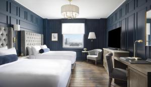 Beacon Grand, A Union Square Hotel客房内的一张或多张床位