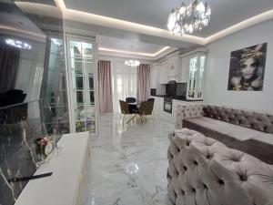 Φωτογραφία από το άλμπουμ του Luxury apartment near hotel National in Chishinau στο Kισινάου