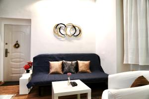 A seating area at Blue home in the heart of Budapest