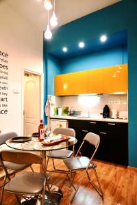 A kitchen or kitchenette at Blue home in the heart of Budapest