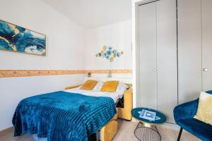 a small bedroom with a bed and a chair at L'apparté Marinoni Classé-Climatisé-WIFI-Mer in Beaulieu-sur-Mer