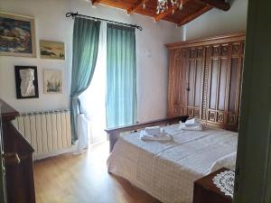 a bedroom with a bed and a large window at Agricola Baldo e Riccia - Fattoria e Agriturismo in Perugia