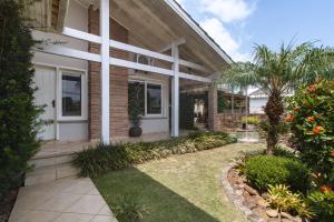 Zahrada ubytování Casa c piscina, churrasq e Wi-Fi, lazer completo