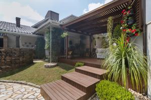 Zahrada ubytování Casa c piscina, churrasq e Wi-Fi, lazer completo