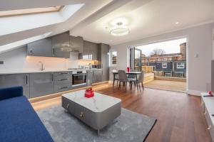 a kitchen and living room with a couch and a table at Luxury Apartments Victoria, London Eye, Big Ben in London