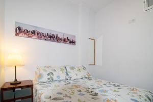 El TableroにあるThe Safe Point Tableroのベッドルーム1室(ベッド1台付)が備わります。壁に絵が飾られています。