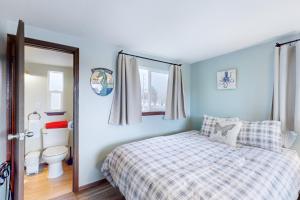 Photo de la galerie de l'établissement Breakwater Inn - Shoalwater Cottage #E, à Grayland