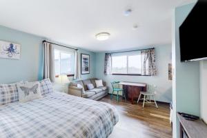 Photo de la galerie de l'établissement Breakwater Inn - Shoalwater Cottage #E, à Grayland