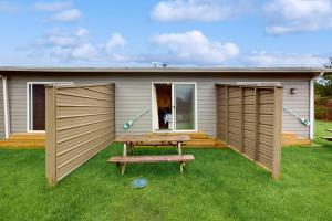 a house with a picnic table in the yard at Breakwater Inn - Kendrick Condo #6 in Grayland