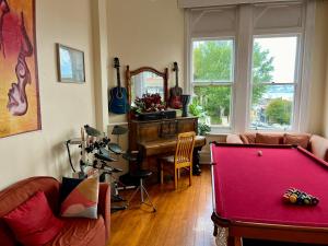 Biliár nebo kulečník v ubytování Chalet Backpackers