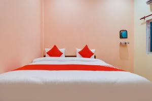 Postel nebo postele na pokoji v ubytování Super OYO Shivayy Majestic
