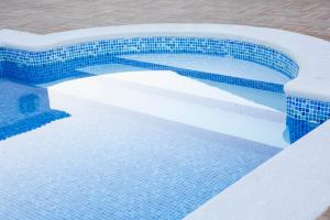 The swimming pool at or close to Casa Rural Los Llanos