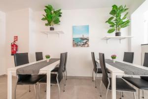 Posezení v ubytování Beetroot, jedes Zimmer verfügt über Smart TV , eigenes Bad mit Regendusche und Balkon