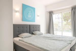Postel nebo postele na pokoji v ubytování Beetroot, jedes Zimmer verfügt über Smart TV , eigenes Bad mit Regendusche und Balkon