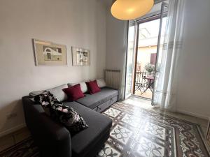 A seating area at Welcome to Bari
