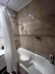 a bathroom with a white tub and a shower at Lo de pame y Fran in Tandil