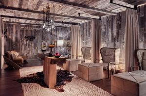 Posezení v ubytování Commodore Perry Estate, Auberge Resorts Collection