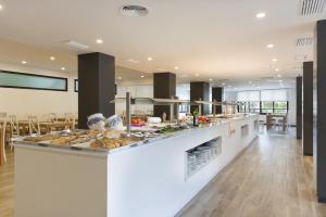 a large kitchen with a counter with food on it at Hotel Amazonas in El Arenal