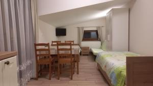 Katil atau katil-katil dalam bilik di Apartamenty Warka