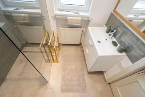 Et badeværelse på Marvelous Park View - Big Terrace - 2BDR + 35 billeder