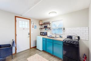 Gallery image of Breakwater Inn - Mastodon Cottage #G in Grayland +15 photos