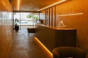 a lobby with a bar with a sign on the wall at Setai Yacht Premium - By Almare Flats in João Pessoa