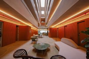 a waiting room with couches and chairs and a table at Setai Yacht Premium - By Almare Flats in João Pessoa
