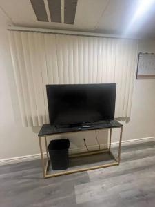 Een TV en/of entertainmentcenter bij Inglewood Stay
