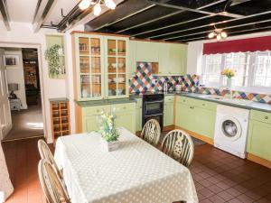 Køkken eller tekøkken på Woodlands Cottage + 21 billeder