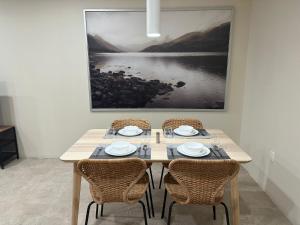 a dining room table with chairs and a painting on the wall at Departamentos Flamboyant in Acapulco
