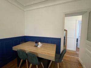 Large family typical Parisian Appartment