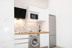 a white kitchen with a washer and dryer at The Safe Point Suites Tablero in El Tablero