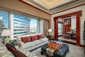 Khu vực ghế ngồi tại Conrad Hong Kong