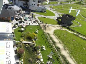Vonkajšia záhrada v ubytovaní Hotel Bacher Asitzstubn