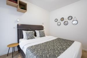 a bedroom with a large bed and a table at Breeze - Lovely Apartment in Aviatiei with Parking in Bucharest