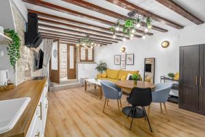 Χώρος καθιστικού στο La Bestia Deluxe Studio Apartment