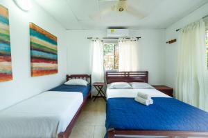 Postel nebo postele na pokoji v ubytování Hostal del Mar - Tolu