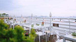 Fliport Wutong Hotel-Free Welcome Fruit & Near Exhibition Center 발코니 또는 테라스