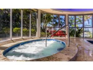 Foto dalla galleria di Beachside 2-Bed with Parking, Pools, Spa, Gym, BBQ a Gold Coast