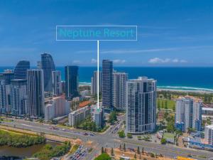 uma vista aérea da cidade de neptune resort em Neptune Resort em Gold Coast