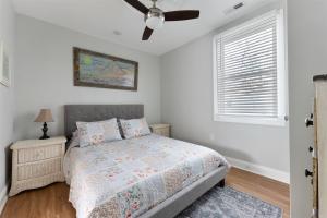 Fotografie z fotogalerie ubytování 232 W Pine Ave 4 Beds, 2 Baths v destinaci Wildwood