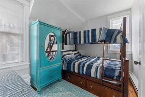 Fotografie z fotogalerie ubytování 232 W Pine Ave 4 Beds, 2 Baths v destinaci Wildwood