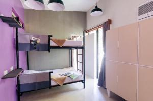 Postel nebo postele na pokoji v ubytování Spin Designer Hostel - El Nido
