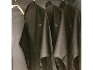 京都市にあるMOGANA - Vacation STAY 21184vの塀に垂れ下がる緑の衣服