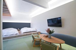Sjónvarps- og/eða afþreyingartæki á Forest Guardian Hotel 京都御所西