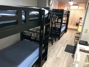 Poschodová posteľ alebo postele v izbe v ubytovaní おやど紀伊国屋新地町