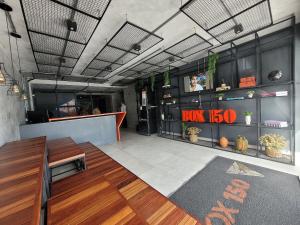 a dining room with a table and a bench in a room at Apto no Bessa 100 metros da praia in João Pessoa