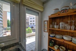 Kuchyň nebo kuchyňský kout v ubytování The Rose by Hello Homes Sitges