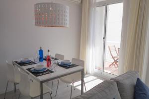Fotografie z fotogalerie ubytování Warm Sands Apartment by Hello Homes Sitges v destinaci Sitges