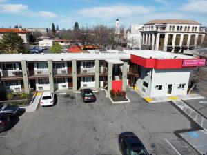 an aerial view of a building with a parking lot at University Inn Chico in Chico